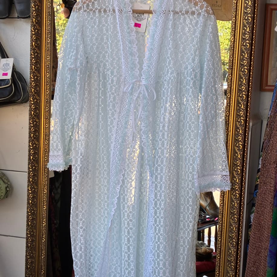 70’s White Lace Robe — Dreamlight Whisper